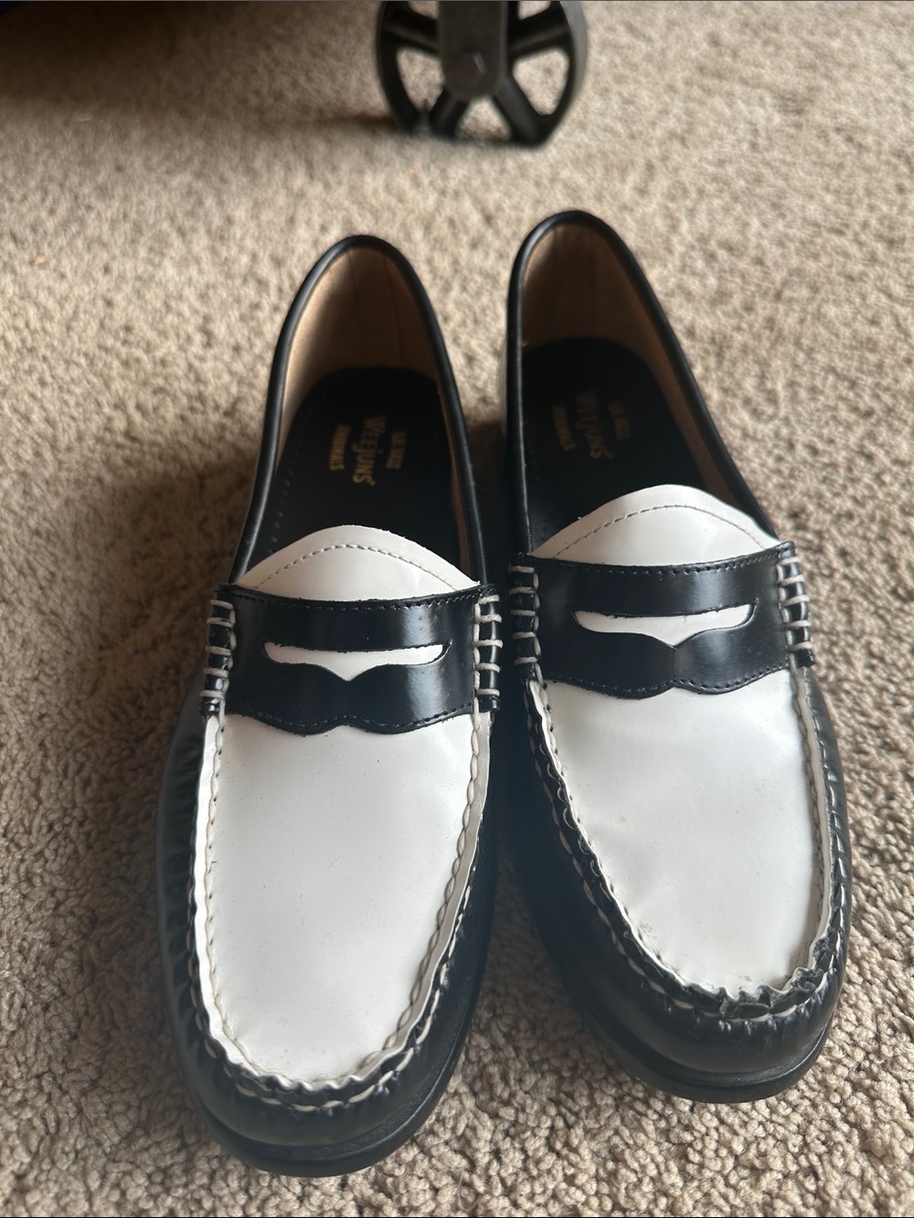 The original Penny loafer! Class black and white color block. Size 9. - Picture 3 of 8